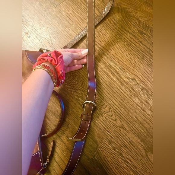 Dooney and Bourke, Brown Pebbled Leather with Brown Handles, Hand/Shoulder bag - Picture 4 of 8